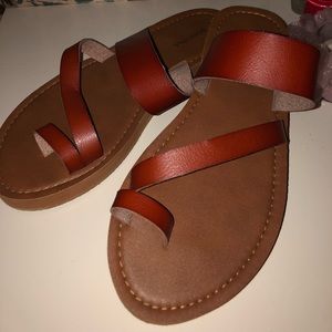 Sonoma Sandals 7-8 brown NWOT